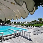 Village Riviera 3*