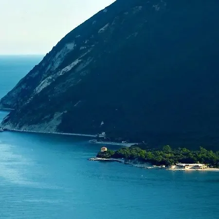 Village Riviera