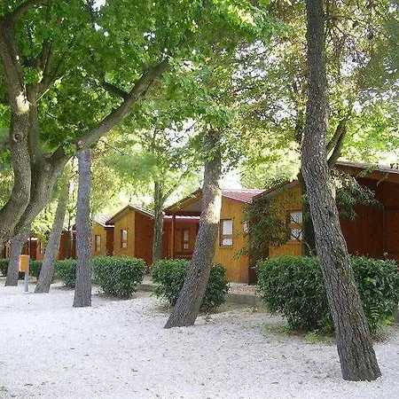 里维埃拉野营村度假酒店 3* 努马纳