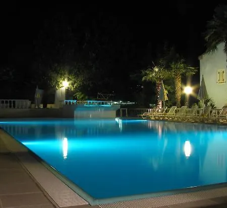 Village Riviera נומאנה